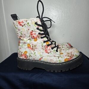 Union Bay Womens 6.5 Hayden Combat Boots White Floral